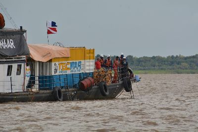 notícia: Equipamentos para reflutuação passam a ser posicionados no navio Anna Karoline III