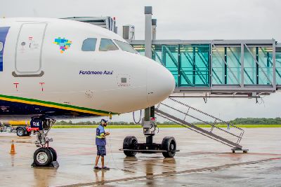 notícia: Procon autua companhia aérea por aumento abusivo do preço de passagens