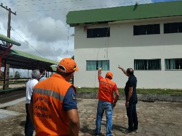 notícia: Defesa Civil interdita área no campus do Ifap em Macapá após queda de parte da estrutura