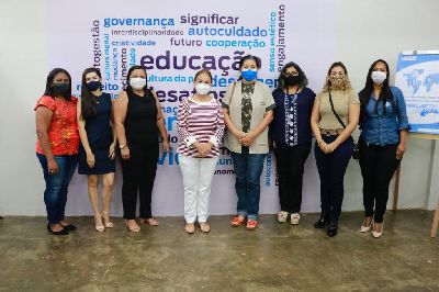 notícia: Governo do Amapá entrega Sala de Planejamento pedagógico da Escola Esther Virgolino