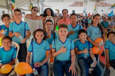 notícia: Waldez sanciona lei que garante aos municípios aporte para educação básica