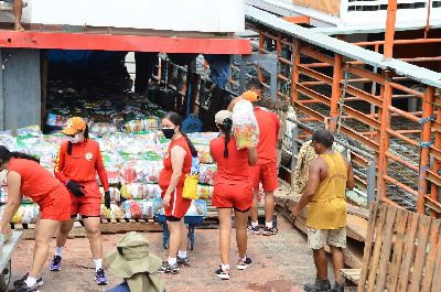 notícia: Governo do Amapá prepara envio de mais de 5,6 mil cestas de alimentos para famílias do Vale do Jari