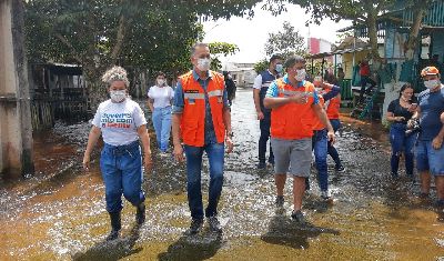 notícia: Governador acompanha ações de assistência humanitária e de saúde a famílias no Vale do Jari