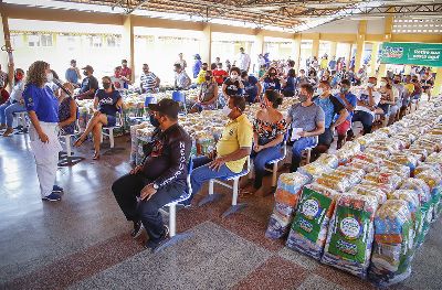 notícia: Programa Comida em Casa: governo entrega mais de 1.700 cestas na zona norte de Macapá