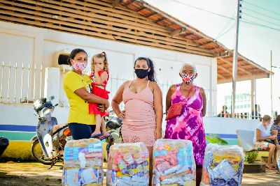 notícia: 'A cesta veio em boa hora e vai nos ajudar no dia a dia', diz moradora de Laranjal do Jari