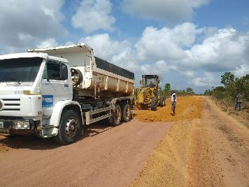 notícia: Governo realiza manutenção em ramal de acesso à comunidade Mel da Pedreira, em Macapá