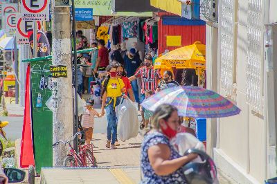 notícia: Governador Waldez confirma antecipação do 13º salário para o Dia do Trabalhador