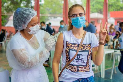 notícia: Mais 200 servidores do Hcal são imunizados contra a covid-19