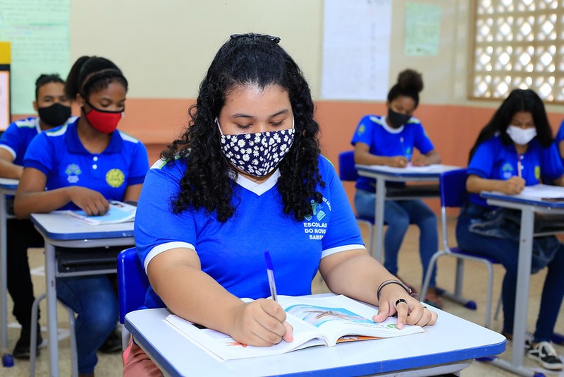 Etapa atual consiste na análise das poesias