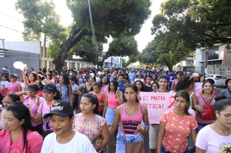 notícia: Outubro Rosa: Juventude amapaense participa de caminhada de conscientização sobre o câncer de mama