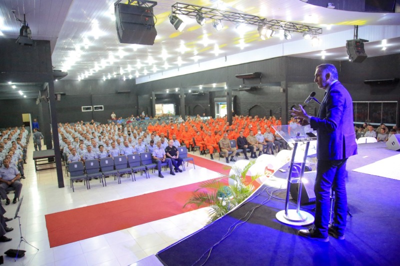 notícia: Governador oficializa abertura do Curso de Formação de Sargentos para militares da PM e Corpo de Bombeiros