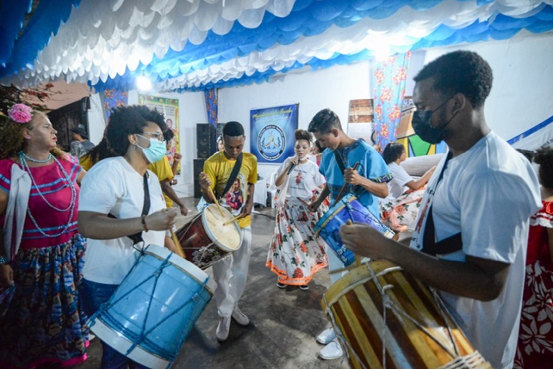 notícia: Ciclo do Marabaixo: Grupos Raízes da Favela, Berço e Campina Grande fazem a primeira noite de festa