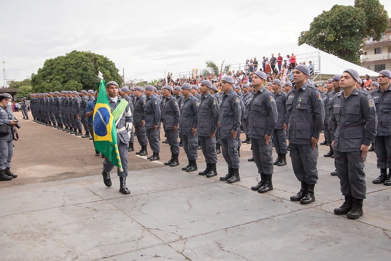 notícia:  Governo sanciona lei que altera escolaridade, idade e altura para ingresso na Polícia Militar e Corpo de Bombeiros