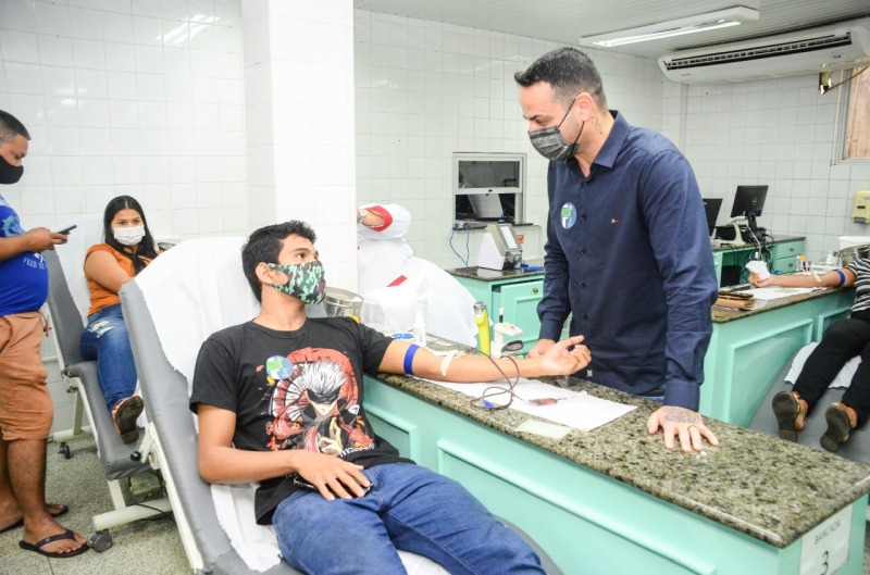 notícia: Juventude Sangue Bom: Jovens iniciam doação de sangue para abastecer os estoques do Hemoap