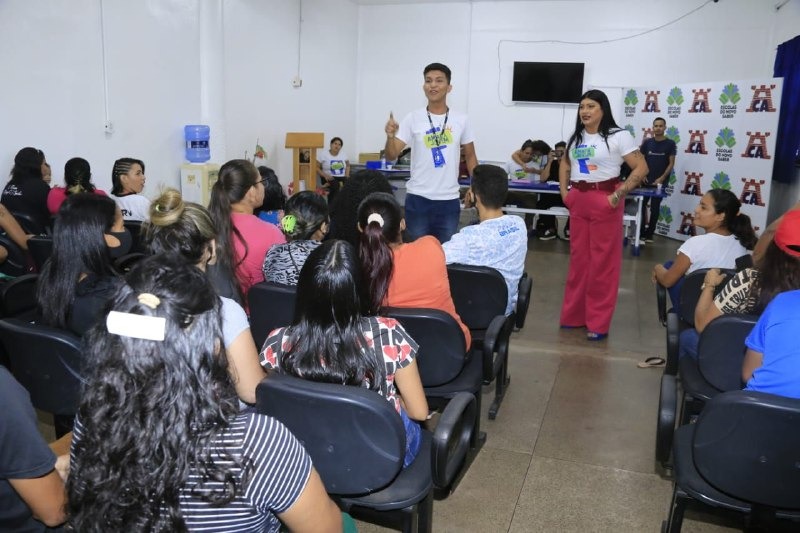 notícia: Sangue Bom: orientados sobre cuidados para a doação, beneficiários do Amapá Jovem miram meta de 60 bolsas de sangue