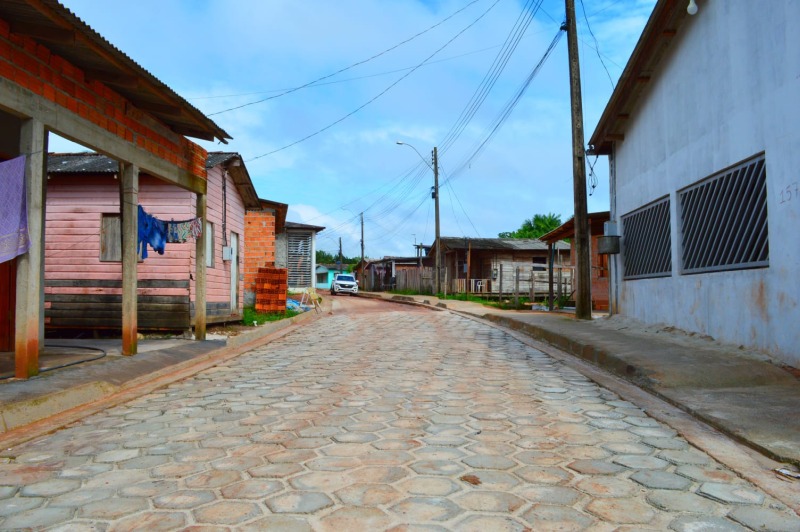 notícia: Mobilidade Urbana: pavimentação com bloquetes avança no bairro Fé em Deus, em Santana