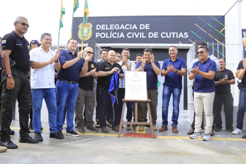 notícia: Governador Waldez entrega Delegacia de Polícia Civil à população de Cutias do Araguari