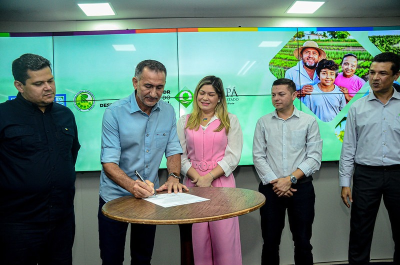 notícia: Governo e Bancada Federal assinam ordem de serviço para a construção da Casa da Mulher Brasileira no Amapá