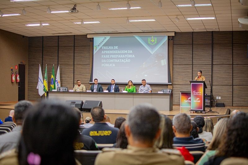 A Secretaria de Estado da Justiça e Segurança Pública do Amapá (Sejusp) promoveu na manhã desta segunda-feira, 27/03/2023, no auditório do Serviço Nacional de Aprendizagem Comercial (Senac), a abertura do curso "Trilha de Aprendizagem - Fase preparatória da contratação pública". <div class='credito_fotos'>Foto: Divulgação   |   <a href='/midias/2023/originais/15610_84a3b312-e74f-9bb0-cdce-5428bd47f57a.jpg' download><i class='fa-solid fa-download'></i> Download</a></div>