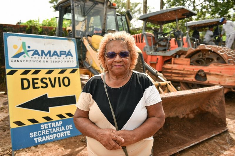 O governador do Amapá, Clécio Luís, assinou a ordem de serviço para iniciar a 1ª etapa das obras de pavimentação do ramal do Porto do Céu, localizado no bairro Coração, em Macapá. <div class='credito_fotos'>Foto: Divulgação   |   <a href='/midias/2023/originais/15611_3a8978a1-d5c4-ff3f-4bbf-4458e9c1e937.jpg' download><i class='fa-solid fa-download'></i> Download</a></div>