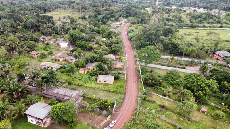 O governador do Amapá, Clécio Luís, assinou a ordem de serviço para iniciar a 1ª etapa das obras de pavimentação do ramal do Porto do Céu, localizado no bairro Coração, em Macapá. <div class='credito_fotos'>Foto: Albenir Sousa   |   <a href='/midias/2023/originais/15611_f0c2c231-7331-424f-68ce-daa3a437b527.jpg' download><i class='fa-solid fa-download'></i> Download</a></div>