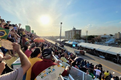 notícia: FOTOS: amapaenses acompanham desfile de 7 de Setembro, no Sambódromo; confira