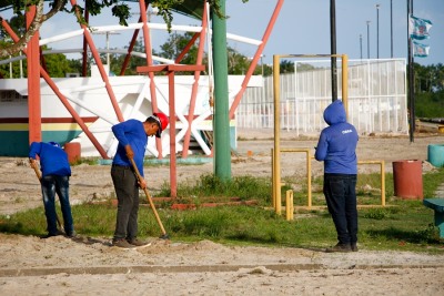 notícia: Governador Clécio Luís acompanha os serviços de revitalização da praia da Fazendinha para o Réveillon 2024