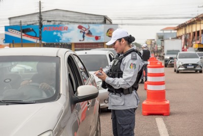 notícia: Polícia Militar faz blitz educativa sobre o sistema on-line de Declaração de Acidentes de Trânsito 