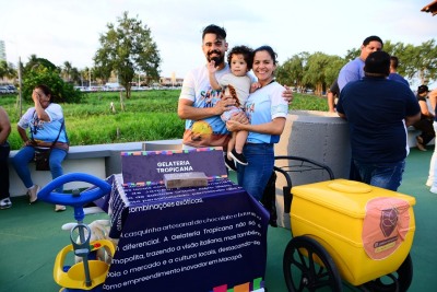 notícia: Empreendedores comemoram boas vendas durante entrega do Trapiche do Santa Inês, na orla de Macapá