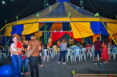 notícia: Circo do Meio do Mundo estimula imaginação de crianças na 52ª Expofeira