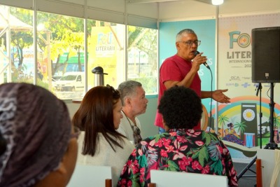 notícia: Poeta paraense Antônio Moura inspira o surgimento de novos artistas na Folia Literária do Amapá