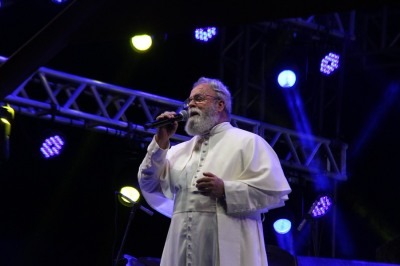 notícia: Em noite de louvores, show de padre Antônio Maria emociona público na 52ª Expofeira do Amapá