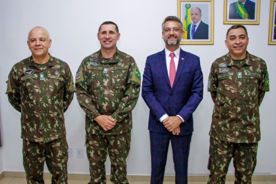 notícia: Parceria com Exército é celebrada pelo governador Clécio Luís durante passagem de comando da Brigada Foz do Rio Amazonas