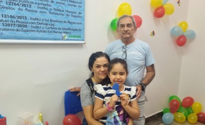 notícia: ‘Ela é tudo para nós’, diz pai de criança com autismo atendida no Super Fácil