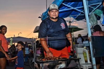 notícia: Amapá 80 Anos: desfile cívico estudantil proporciona renda extra para dezenas de empreendedores