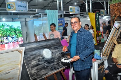 notícia: Salão de Arte celebra a Amazônia com tela pintada ao vivo para os visitantes da 52ª Expofeira do Amapá