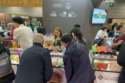 notícia: 'É uma honra estar aqui’, celebra empreendedora amapaense no Salon du Chocolat, em Paris