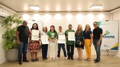 notícia: Governo do Amapá recepciona alunos da rede pública premiados em Feira Científica no Ceará