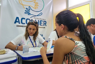 notícia: Caravana do Trabalhador leva mais de 30 serviços sociais aos moradores da Fazendinha