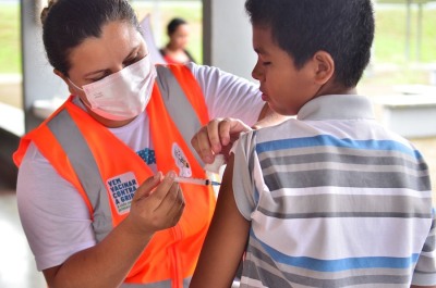 notícia: Vem Vacinar: Governo do Amapá leva mais de 4 mil doses de vacinas contra gripe e Covid-19 para o Conjunto Macapaba