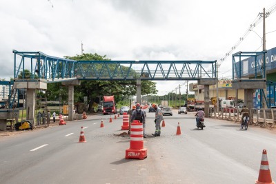 notícia: Governo inicia instalação da 2ª passarela de pedestre na Rodovia Duca Serra