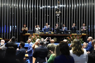 notícia: 'O melhor presente é apontar para o futuro que podemos construir juntos', destaca governador Clécio Luís em sessão especial no Senado Federal