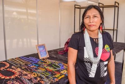 notícia: 'Expor nosso artesanato é compartilhar nossa história e origem', conta artesã indígena na 1ª Folia Internacional do Amapá