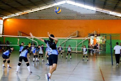 notícia: Continuam abertas matrículas para escolinhas de natação, judô, hidroginástica, basquete, futsal e vôlei