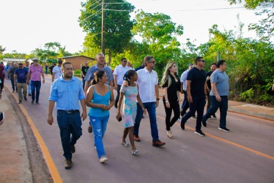 notícia: Governador Clécio Luís entrega primeira etapa das obras de pavimentação do ramal do Porto do Céu, em Macapá