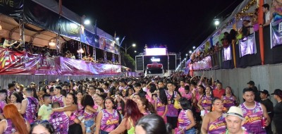 notícia: Carnaval de Santana atrai público com desfiles de blocos de micaretas no corredor da folia