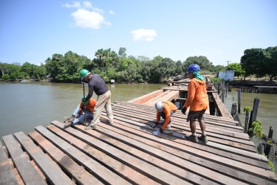 notícia: Governo do Estado avança com obras de reforma emergencial da ponte sobre o rio Santo Antônio da Pedreira, em Macapá