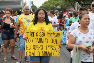 notícia: Mais de 200 pessoas participam da 'Caminhada Zumbi e Dandara' em celebração ao Mês da Consciência Negra, em Macapá