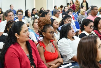 notícia: Governo do Estado e movimentos feministas debatem proteção integral para órfãos de vítimas de feminicídio no Amapá