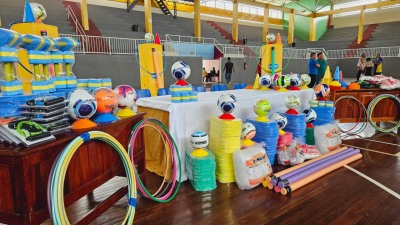 notícia: Governo do Amapá entrega materiais esportivos para as escolinhas dos centros didáticos